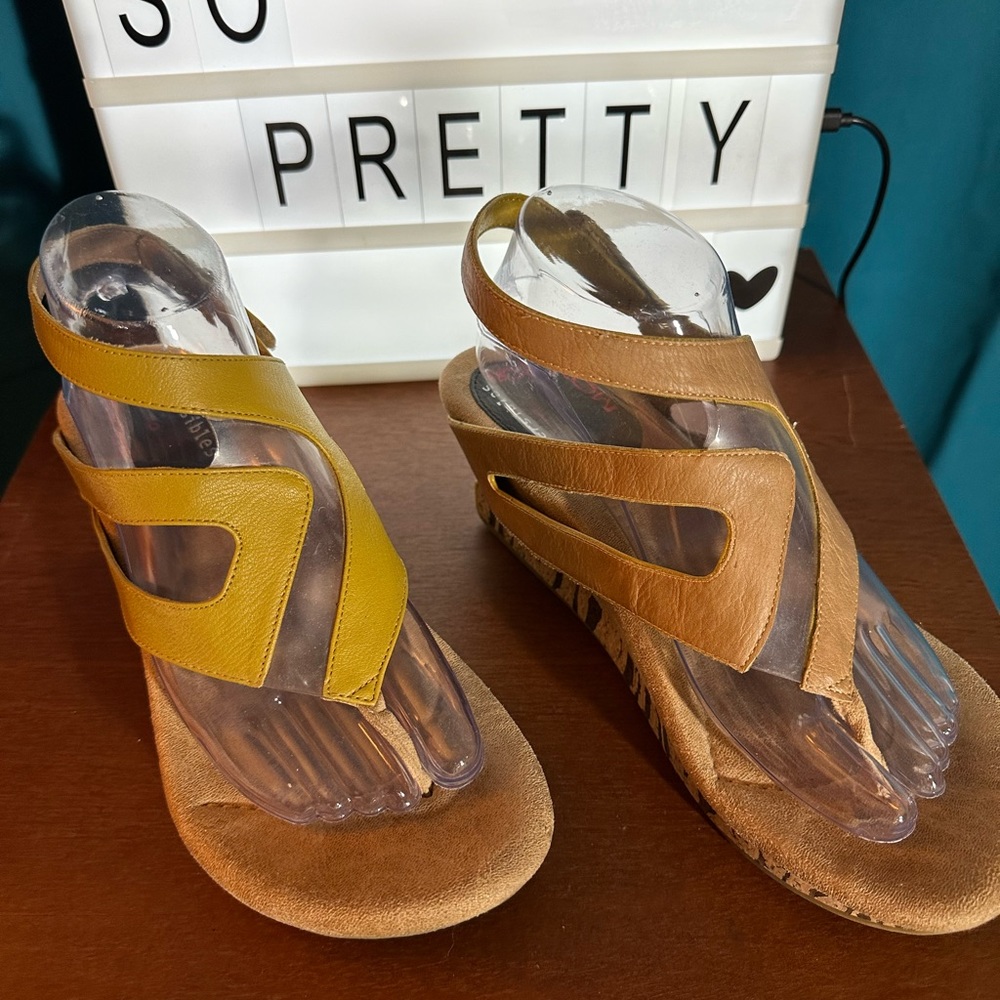 Modzori reversible sandal.   Two pairs of shoes in one. Yellowgreen/ tan